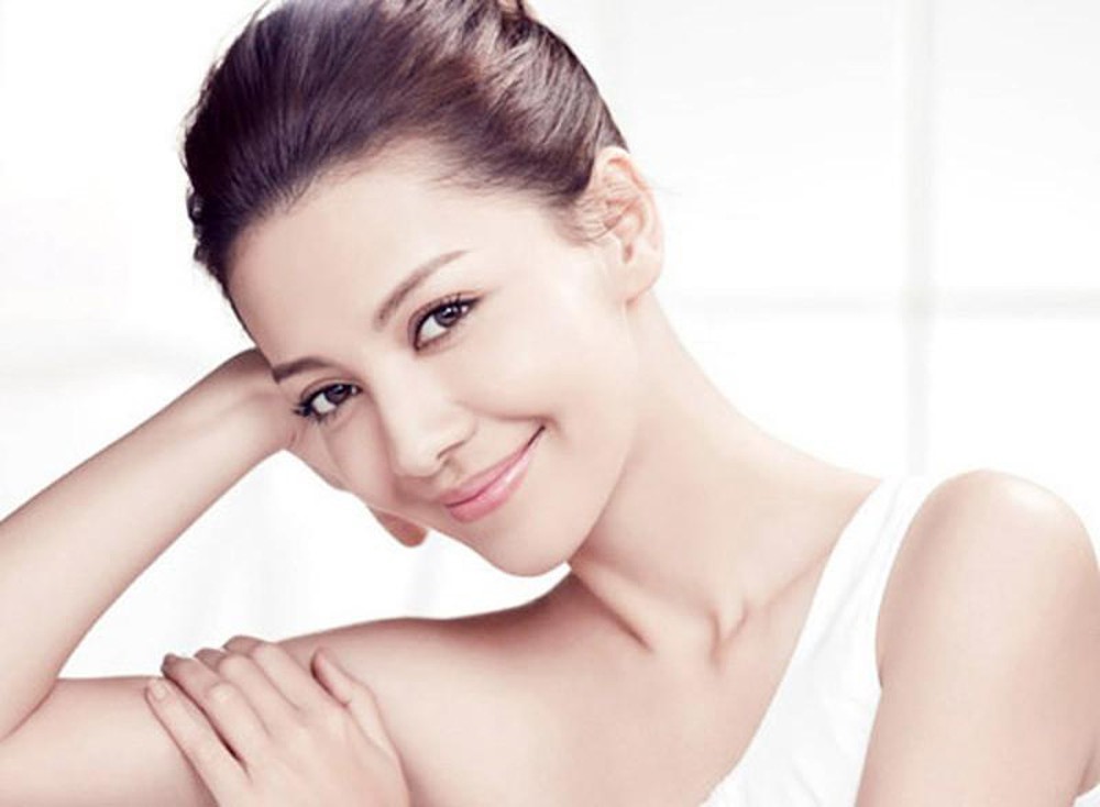 Kết hợp uống v&agrave; đắp mặt nạ tinh bột nghệ để c&oacute; l&agrave;n da trắng hồng mịn m&agrave;ng từ b&ecirc;n trong